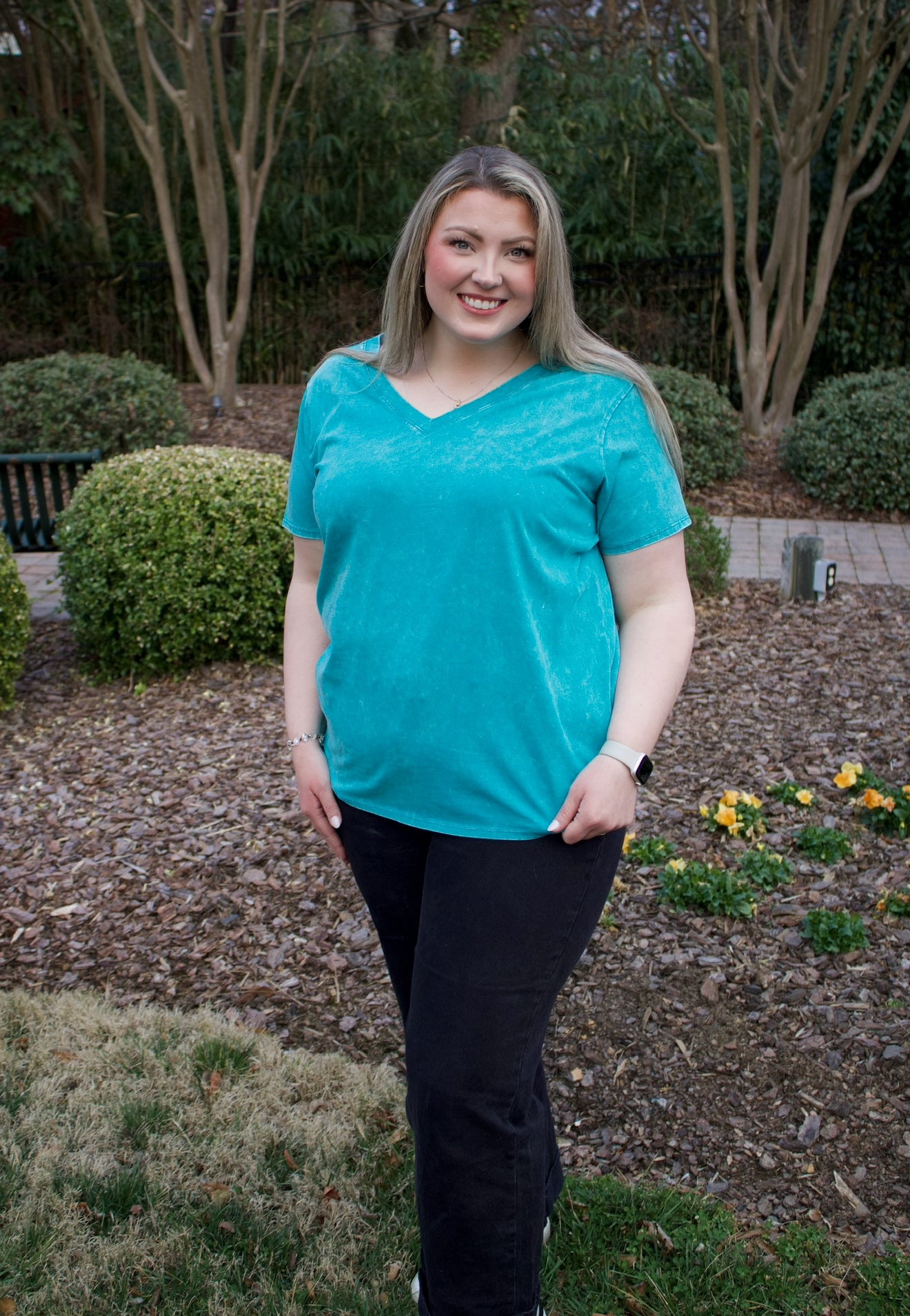 CURVY - The Macee Acid Wash V-Neck Tee - Teal