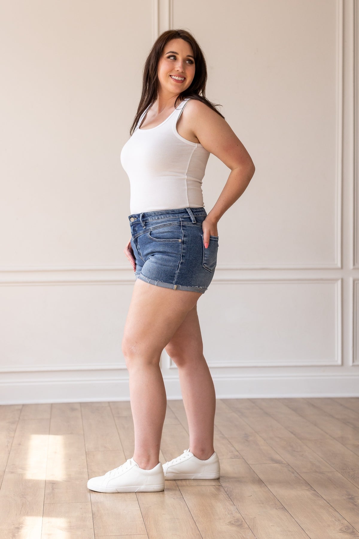 The Daisy Cuffed Shorts - Medium Wash