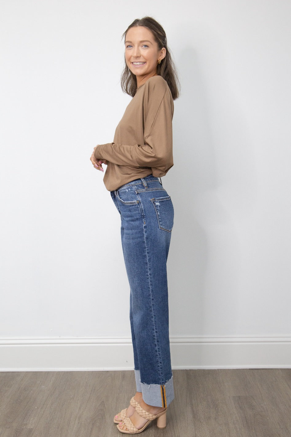 The Caillin Straight Leg Jeans - Mid-Wash