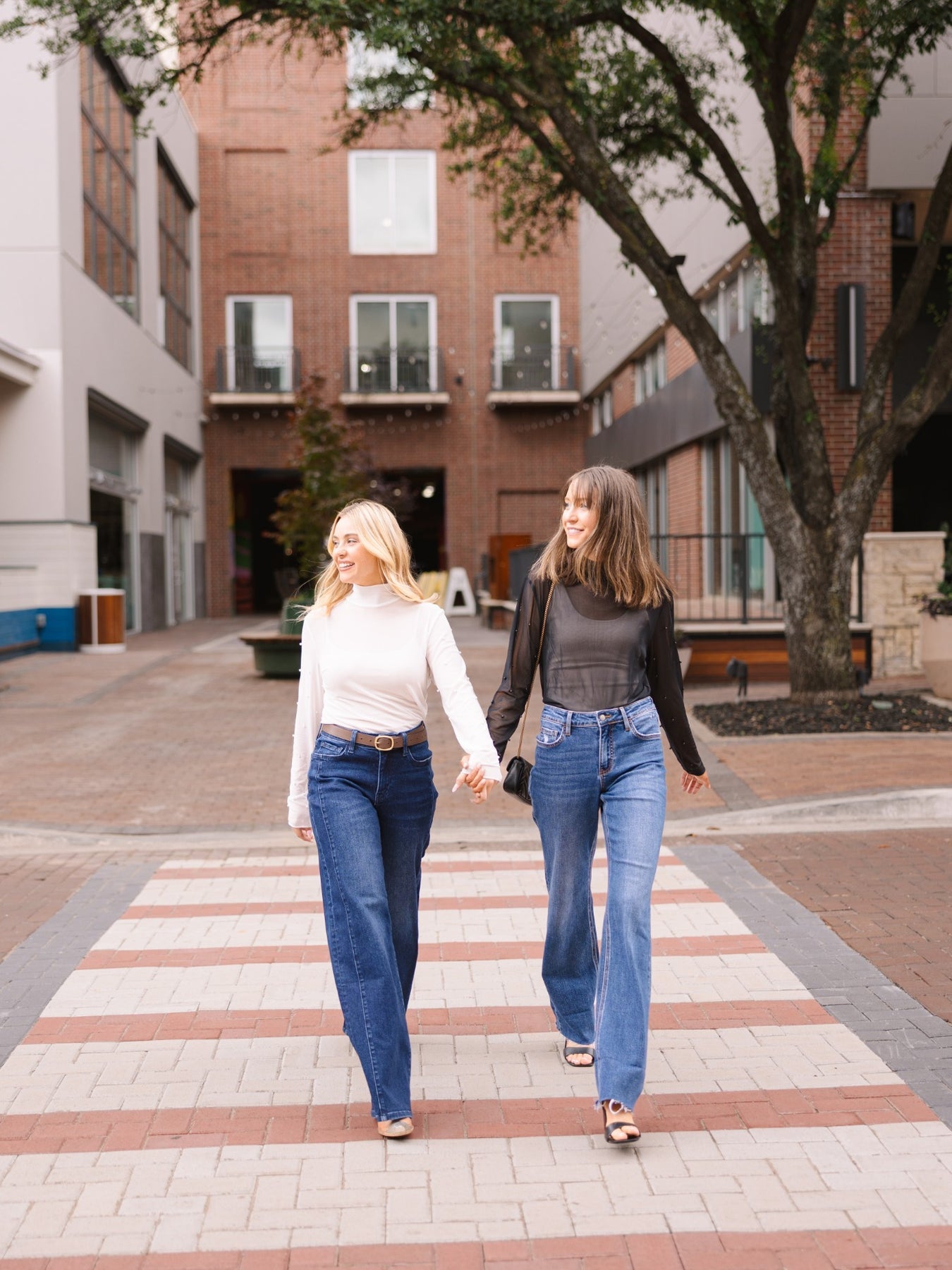 The Caillin Straight Leg Jeans - Mid-Wash