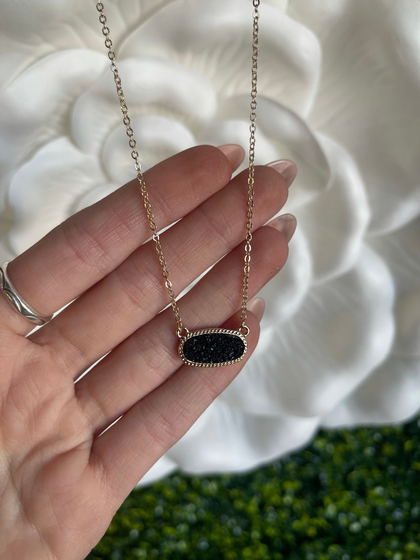 Dainty Oval Druzy Pendant Necklace & Earring Set - Black on Gold