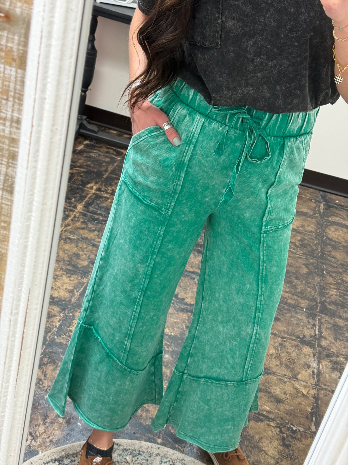 The Gillian Exposed Seam Palazzo Pants - Kelly Green