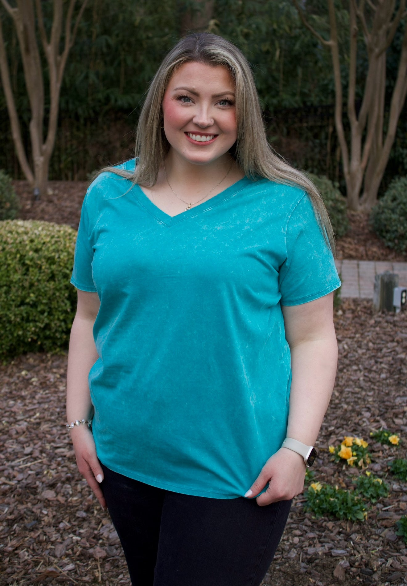 CURVY - The Macee Acid Wash V-Neck Tee - Teal