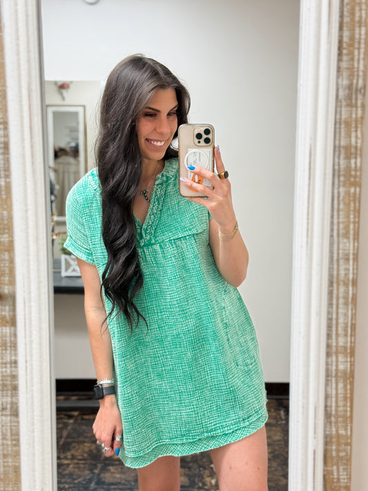 The Danielle Gauze V-Neck Dress - Kelly Green